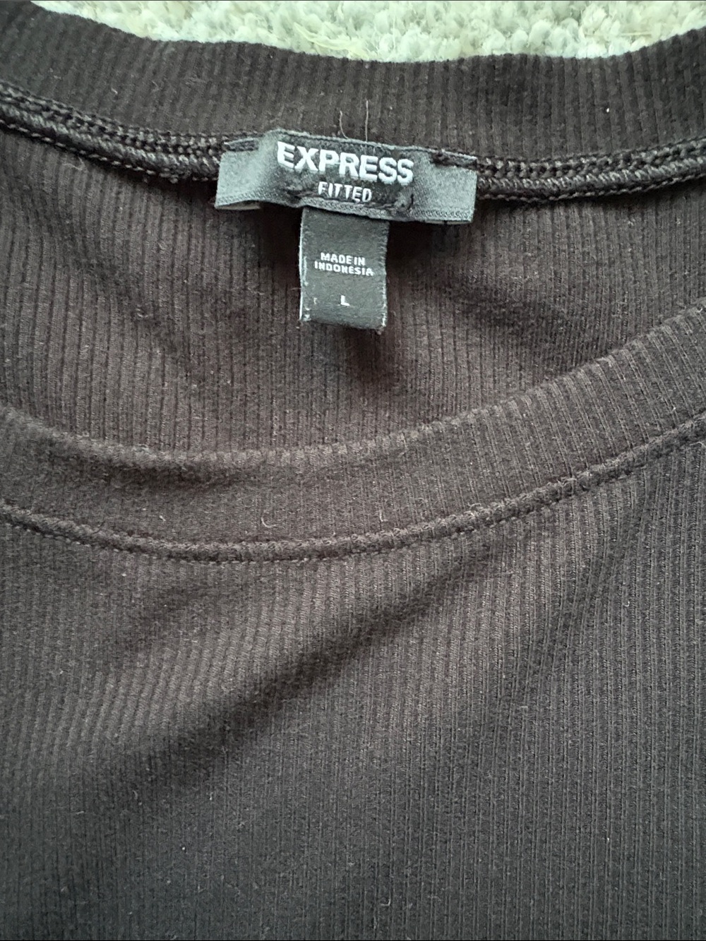Express Ribbed Fitted Tee - Picture 4 of 6